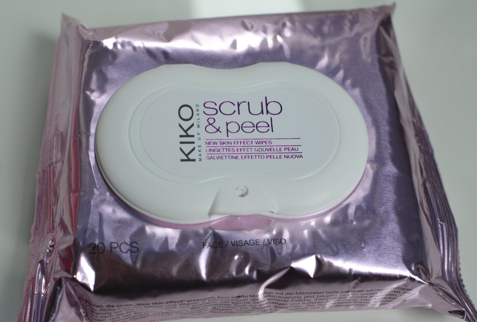 Exfolia tu piel con las toallitas Scrub & Peel de Kiko