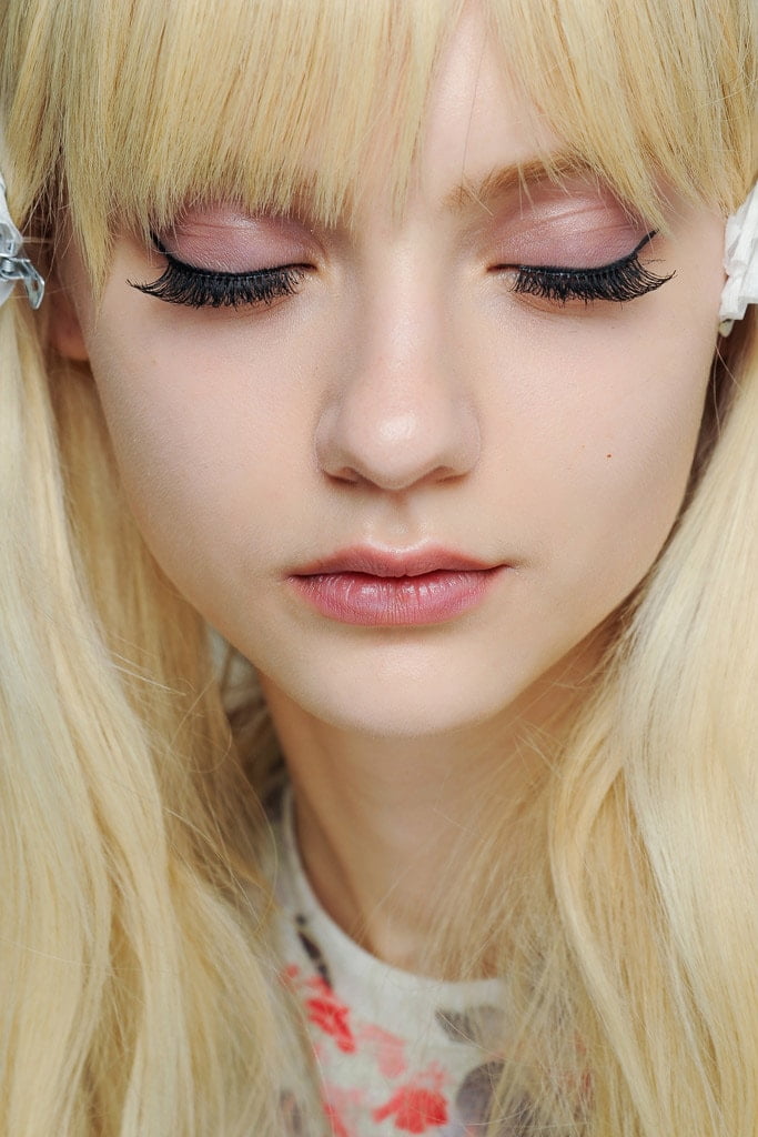 10 Maneras de lucir el eyeliner esta temporada 11 20_looks_de_eyeliner_directos_desde_el_backstage_381386681_683x1024