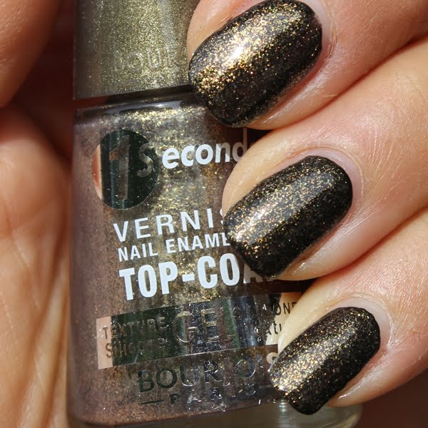 Bourjois-Ghost-lovers-swatch_thumb_600x600