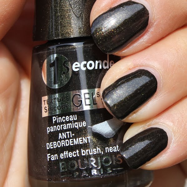 Bourjois-Monster-blood-swatch_thumb_600x600