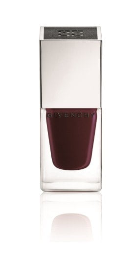 Manicuras oscuras ¿te atreves?