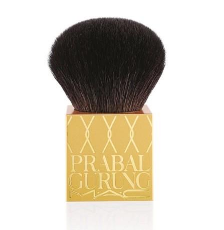 Nueva colección de Prabal Gurung de MAC 15 650_1000_mac-prabal-gurung-square-handled-buffer