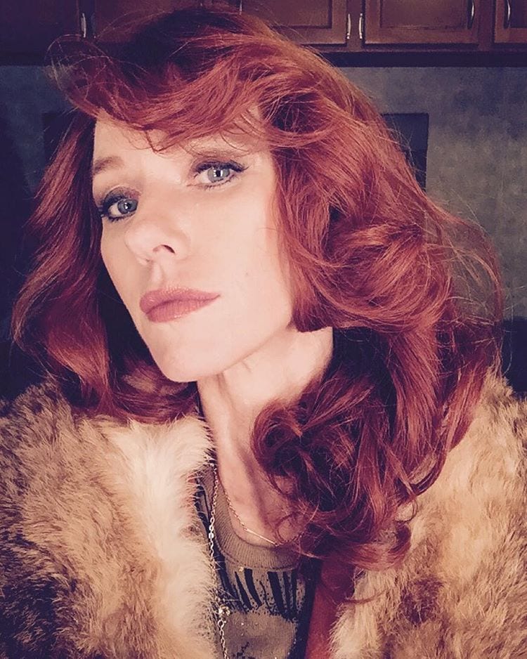 Así luce Naomi Watts de pelirroja