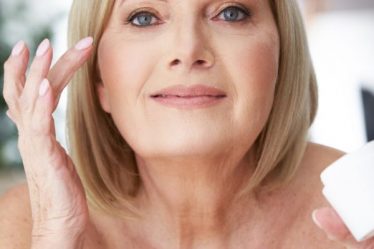 Cómo elegir la mejor crema antiarrugas para piel grasa: guía de compra 2021